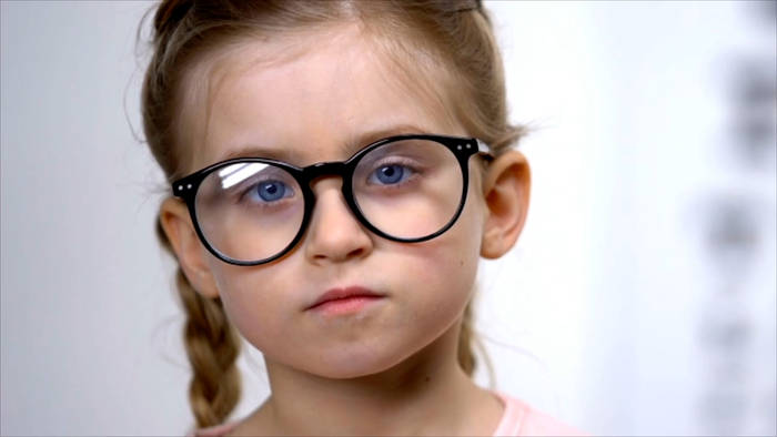Video: Nebenwirkungen der Pandemie: Zunahme von Kurzsichtigkeit bei Kids