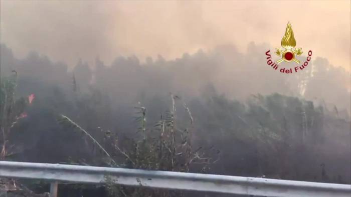 Video: Italiens Brandgebieten droht Hitzewelle von bis zu 45 Grad