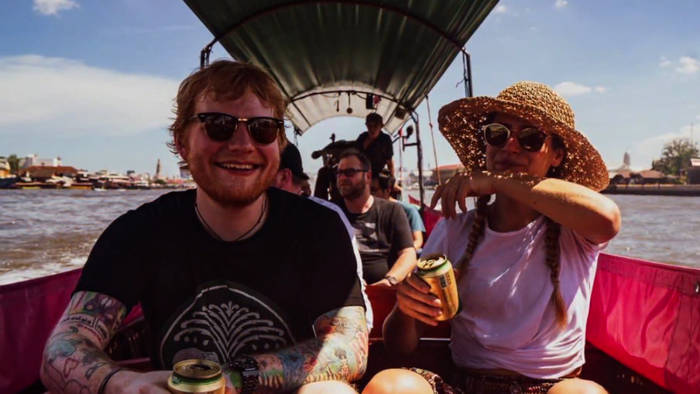 Video: Dicke Hose: Wie Ed Sheeran seine Frau beim Date beeindruckte