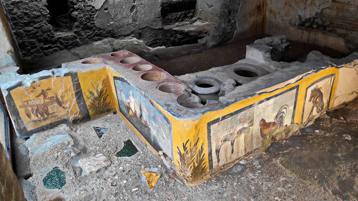 Video: Pommes Pompeji? Antike Imbissbude öffnet für Besucher