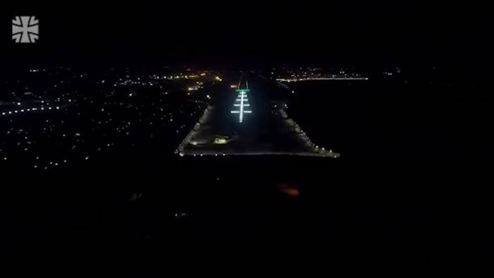 Video: Kabul-Luftbrücke endet: Pilot zeigt gefährlichen Landeanflug