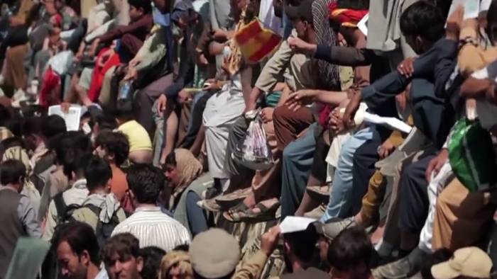 Video: Drei Tage des Horrors: Warten auf die Ausreise aus Kabul