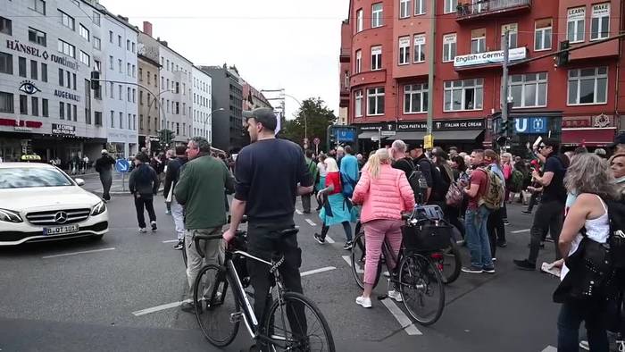 Video: Großeinsatz: Demos gegen Corona-Politik in Berlin