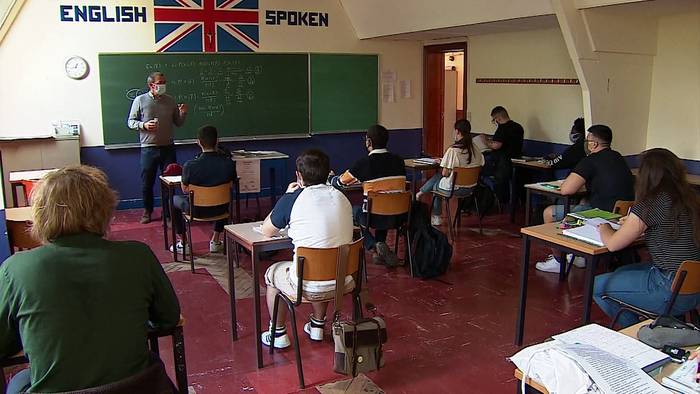Video: Schule hat begonnen - zum zweiten Mal in Covid-Zeiten
