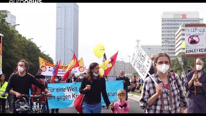 News video: Zehtausende demonstrieren in Berlin gegen Rassismus und für Solidarität