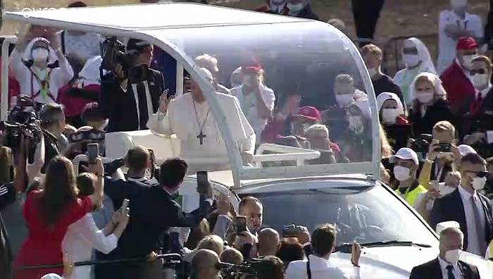 Video: Zehntausende sehen Papst Franziskus