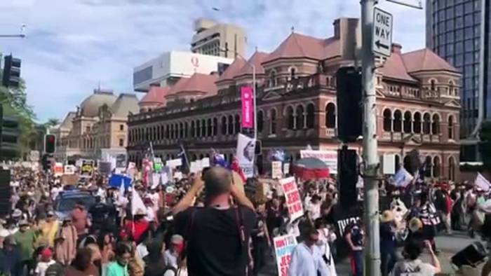 Video: Protest in Melbourne: 200 Festnahmen, 6 Polizisten im Krankenhaus