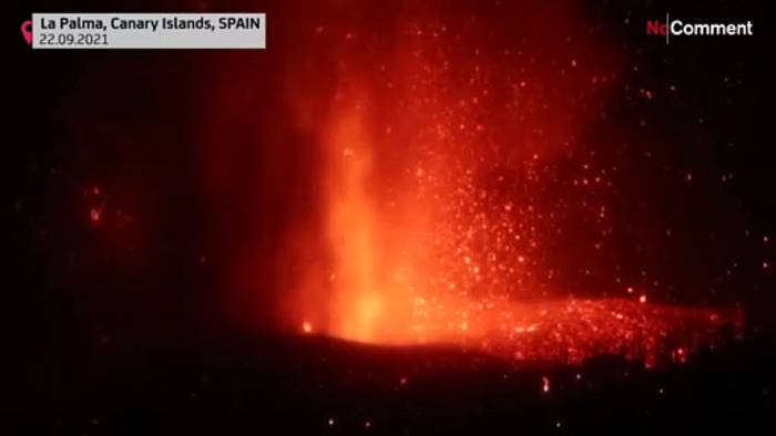 Video: La Palma: 1100 Grad heiße Lava verschlingt ganze Häuser