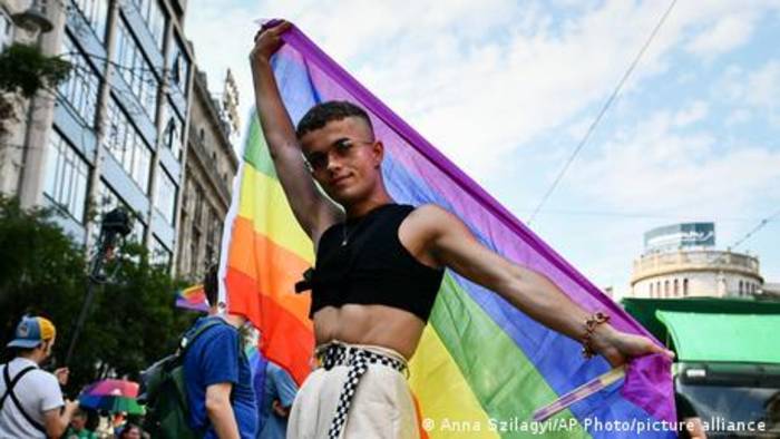 News video: Ungarn: Transgender Junge gegen LGBTQ-feindliches Gesetz