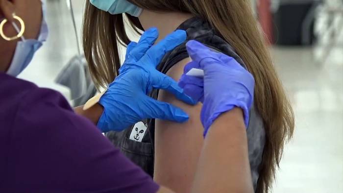 Video: USA spenden insgesamt 1 Milliarde Impfdosen