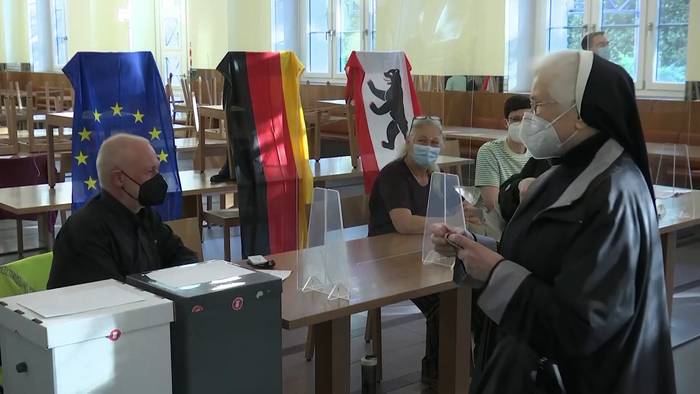 Video: Wahllokale geöffnet: Präsident Steinmeier prescht mit Appell vor