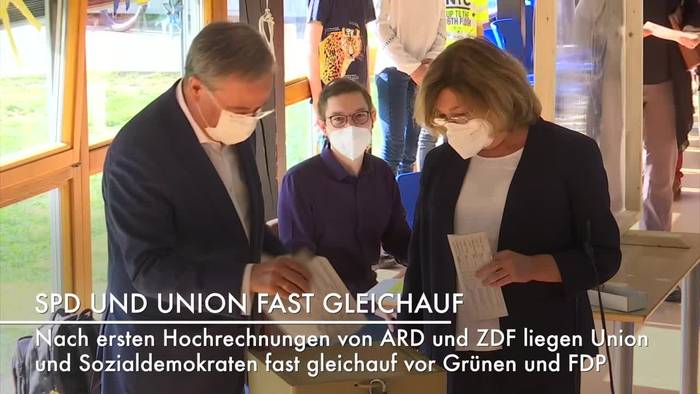 Video: Hochrechnung Bundestagswahl: Enges Rennen von Union und SPD