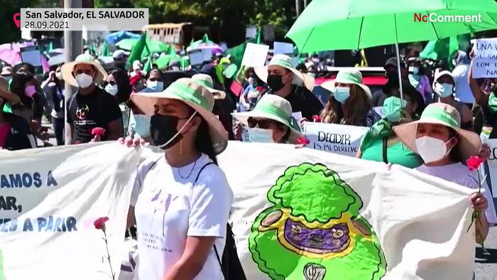 Video: Frauen in Lateinamerika fordern Recht auf Abtreibung