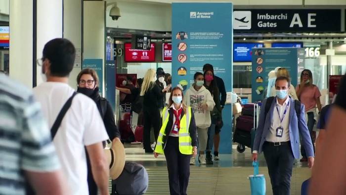 Video: Mehr Rechte für Fluggäste: Airlines müssen Gutscheine erstatten