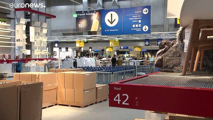 Video: Keine Lösung in Sicht: Stockende Lieferketten sorgen für leere Regale bei Ikea und Co.