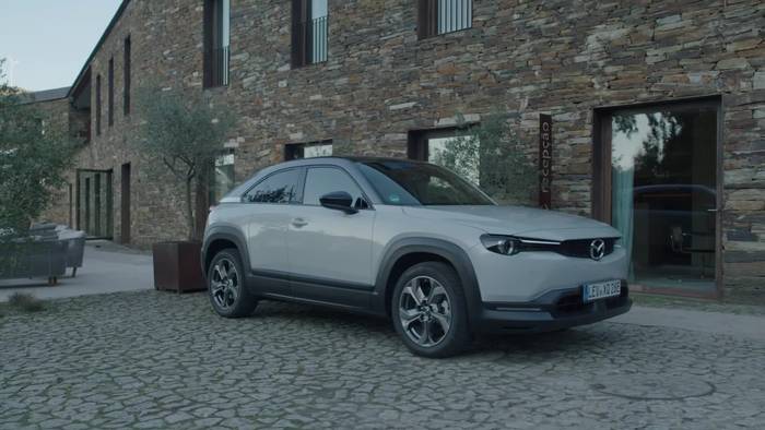 Video: Der neue Mazda MX-30 - Handwerkskunst und umweltfreundliche Materialien sprechen Geist und Gefühle an