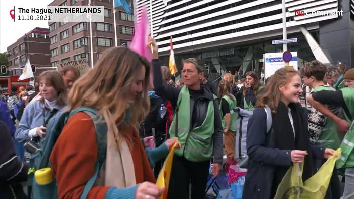 Video: Klimaaktivisten demonstrieren in Den Haag und Brüssel