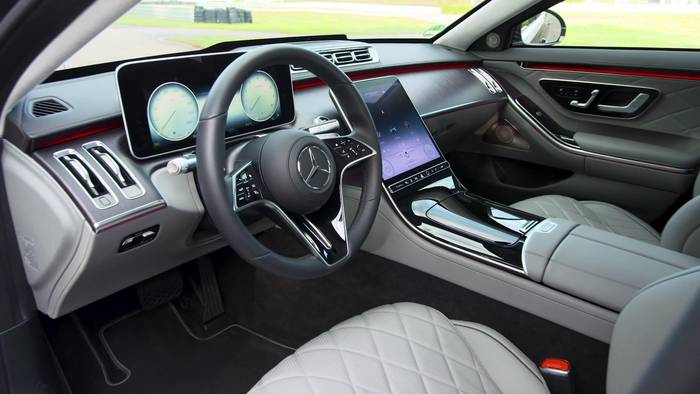 Video: Der neue Mercedes-Benz S 680 GUARD 4MATIC - Das Interieurdesign