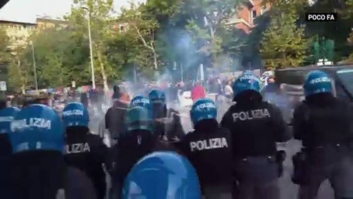 Video: Tränengas und Wasserwerfer gegen Blockade des Hafens von Triest