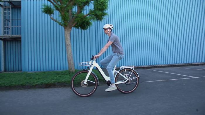 Video: Mit dem E-Bike durch die City: Drei neue Modelle für 2022 im Praxistest