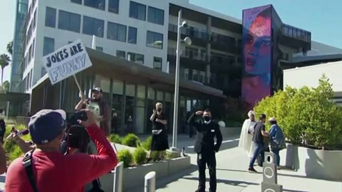 Video: Proteste gegen US-Komiker Dave Chappelle