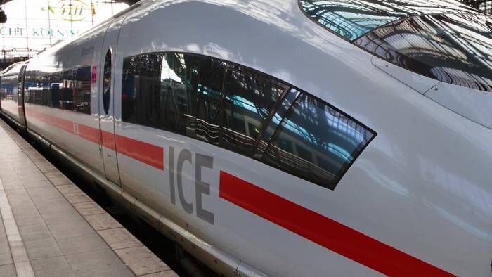 Video: Ignatz wütet: Sturmtief beeinträchtigt deutschen Zugverkehr