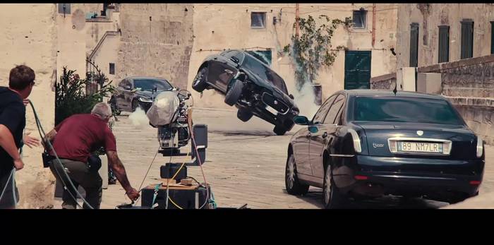 Video: Jaguar XF feiert in keine Zeit zu sterben sein James-Bond-Debüt - In den engen Gassen des süditalienischen Matera geht die J