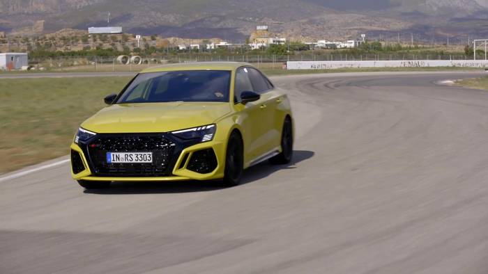 Video: Audi RS 3 Sportback und RS 3 Limousine - Bestwerte bei Beschleunigung und Top-Speed - der 2.5 TFSI