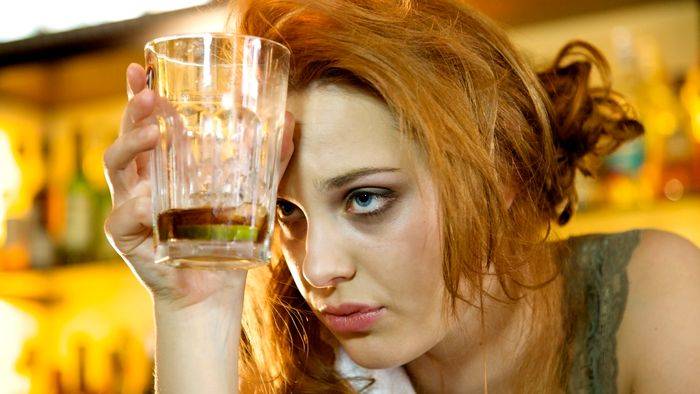 Video: Alkohol tötet Gehirnzellen? So viel Wahrheit steckt in gängigen Gehirn-Mythen