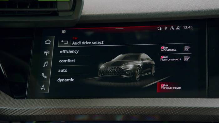 News video: Audi RS 3 Sportback und RS 3 Limousine - 10,1-Zoll-Touchdisplay mit RS-Monitor serienmäßig