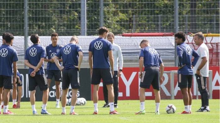 News video: Corona-Fall: Deutsche Fußball-Nationalmannschaft sagt Training ab