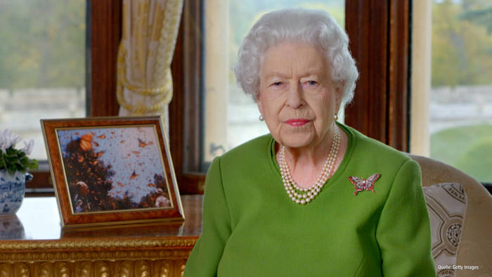 Video: Queen Elizabeth: Zeigt sie sich HIER wieder in der Öffentlichkeit?