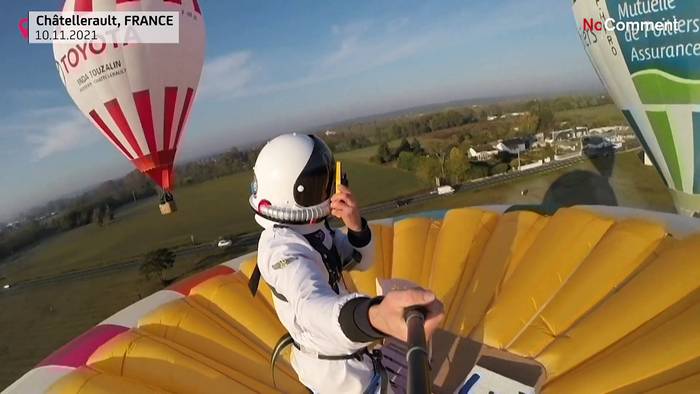 Video: Weltrekord: Franzose steht auf Ballon in über 4000 Metern Höhe