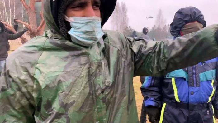 Video: Migranten in Belarus mit Tränengas ausgestattet? 3 Beamte verletzt