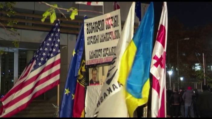 Video: Nach 50 Tagen Hungerstreik: Saakaschwili wird in Militärspital verlegt
