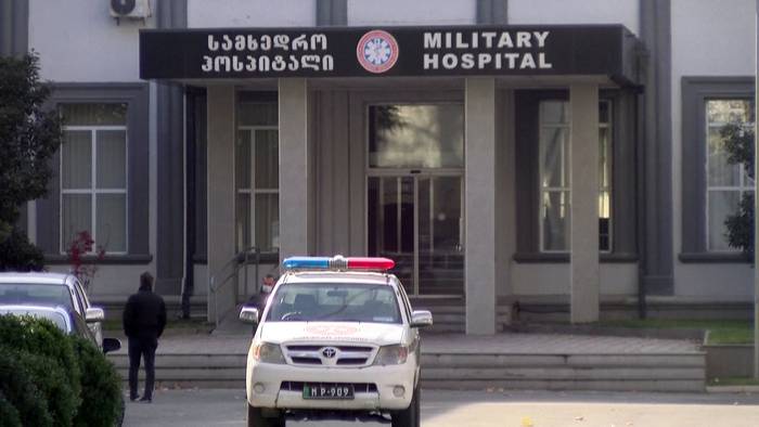 Video: Saakaschwili in Militärkrankenhaus verlegt, beendet Hungerstreik