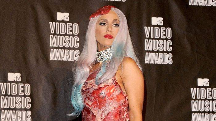 Video: Exzentrisch, wandelbar, genial: Lady Gaga und ihre verrücktesten Outfits