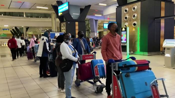 Video: Reisende in Südafrika nach Omikron-Alarm: 