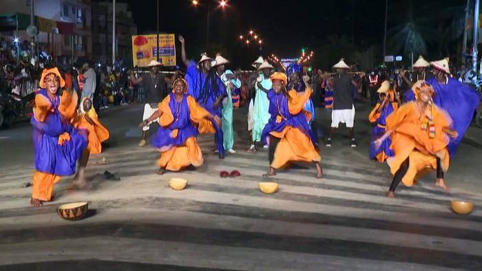 Video: Masken statt Covid: Senegal feiert sich mit 