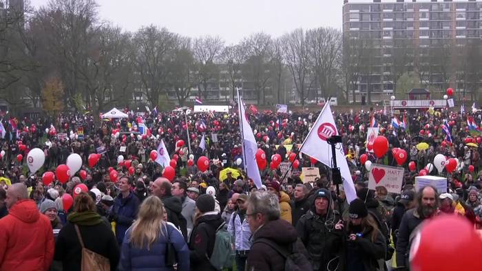 Video: 40.000 Menschen demonstrieren gegen Lockdown und Impfpflicht in Österreich