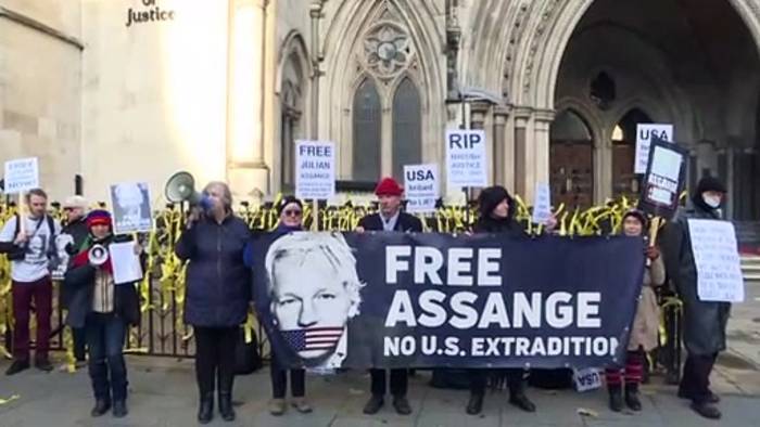 Video: Julian Assange (50) kann an USA ausgeliefert werden, sagt britisches Gericht