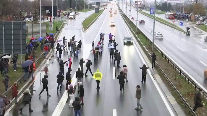 Video: Autobahnen und Brücken besetzt: Neue Umwelt-Proteste in ganz Serbien