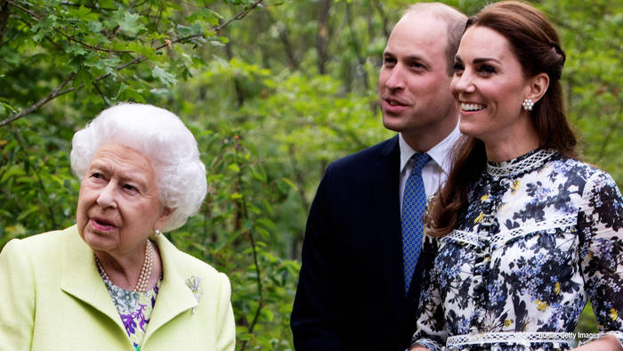 News video: Queen Elizabeth II.: DIESE Tradition von William und Kate versteht sie nicht