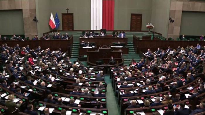 Video: Polen: Umstrittenes Mediengesetz nimmt weitere Hürde