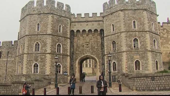 News video: Während Queen Weihnachten feiert: Bewaffneter Mann (19) auf Schloss Windsor