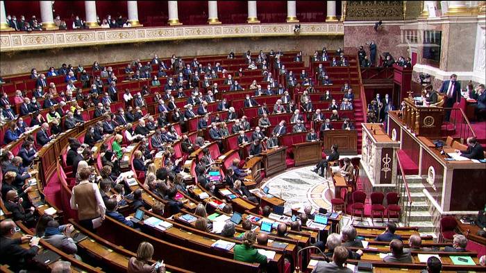 Video: Frankreichs Parlament stimmt in erster Lesung für neue Impfpassregelung