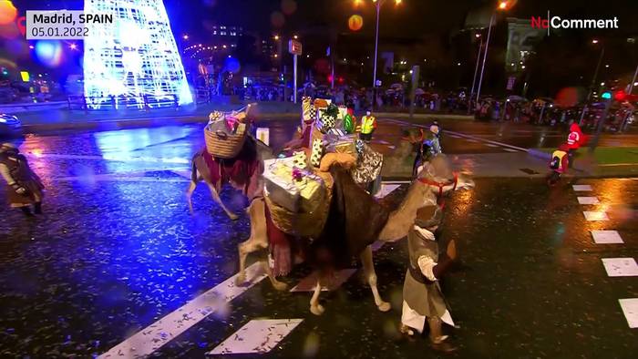 Video: Ein winterliches Fest für die Sinne: Dreikönigsparade durch Madrid