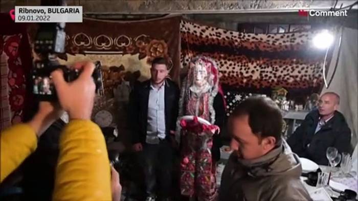 Video: Bulgarische Pomaken halten den traditionellen Hochzeitsritus am Leben