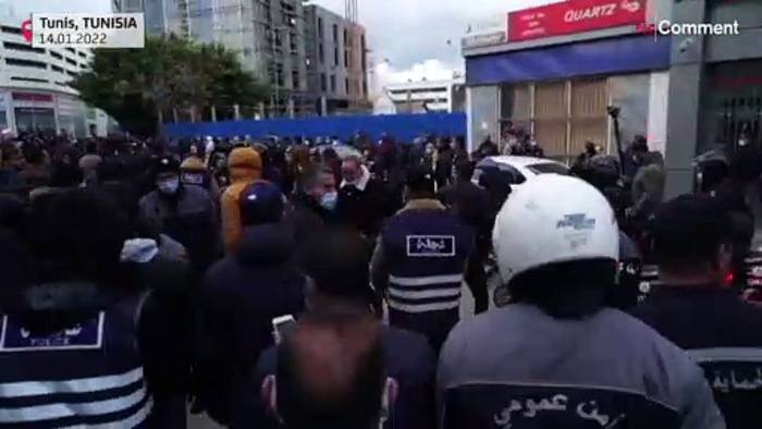 Video: Trotz Versammlungsverbot: Hunderte protestieren in Tunis gegen Präsident Saied