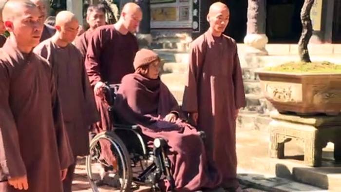 Video: Ein Leben in Achtsamkeit: Zen-Meister Thich Nhat Hanh ist tot